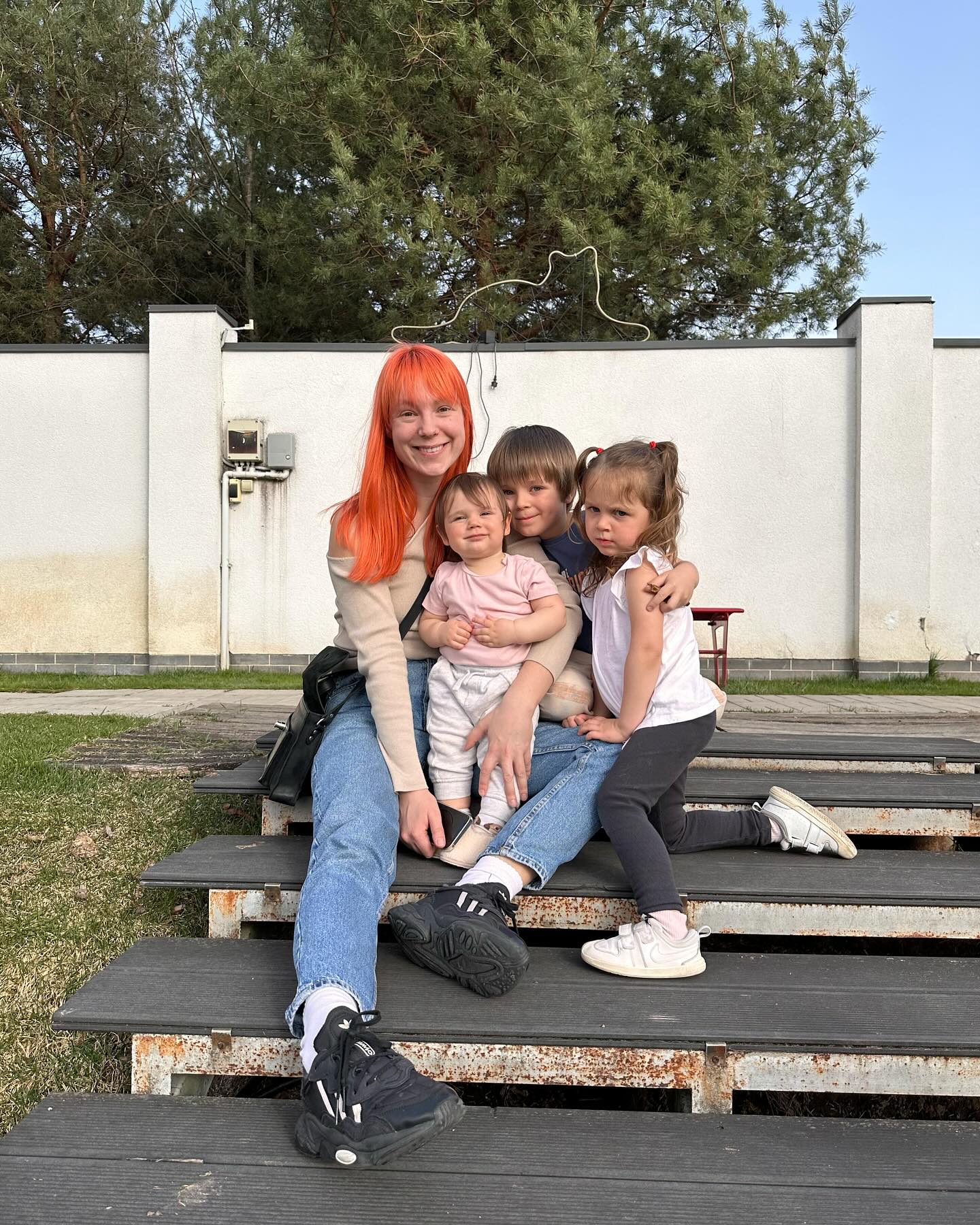 "Спасают любовь и объятия". Тарабарова умилила фото со своими детьми